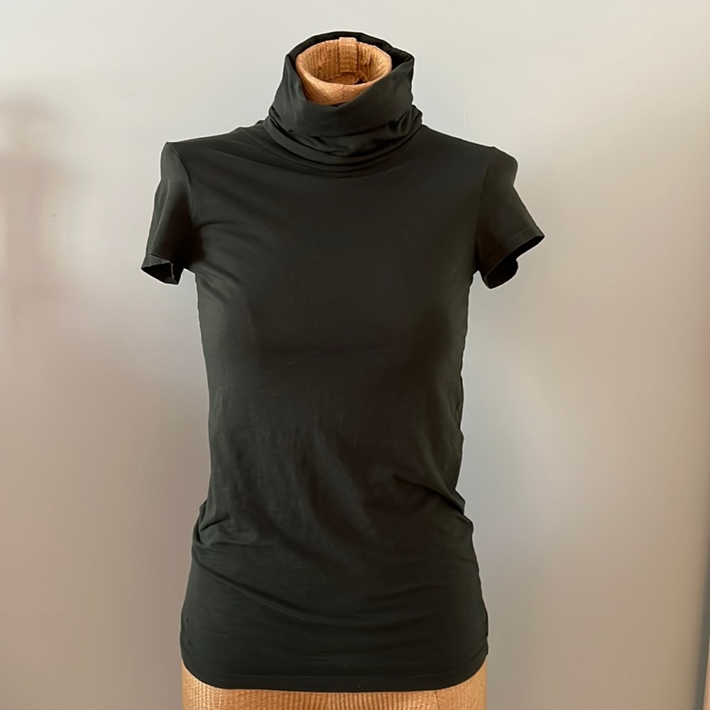 Hunter green short sleeve knit turtleneck t-shirt